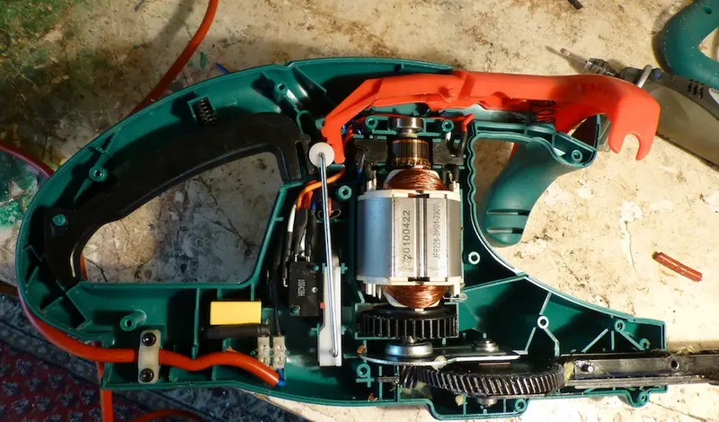 Close-up of the dual-action blades on a hedge trimmer